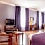 Greguar Hotel by UHM