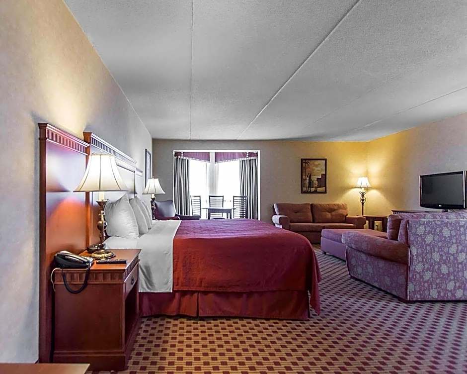 Quality Inn & Suites Bay Front
