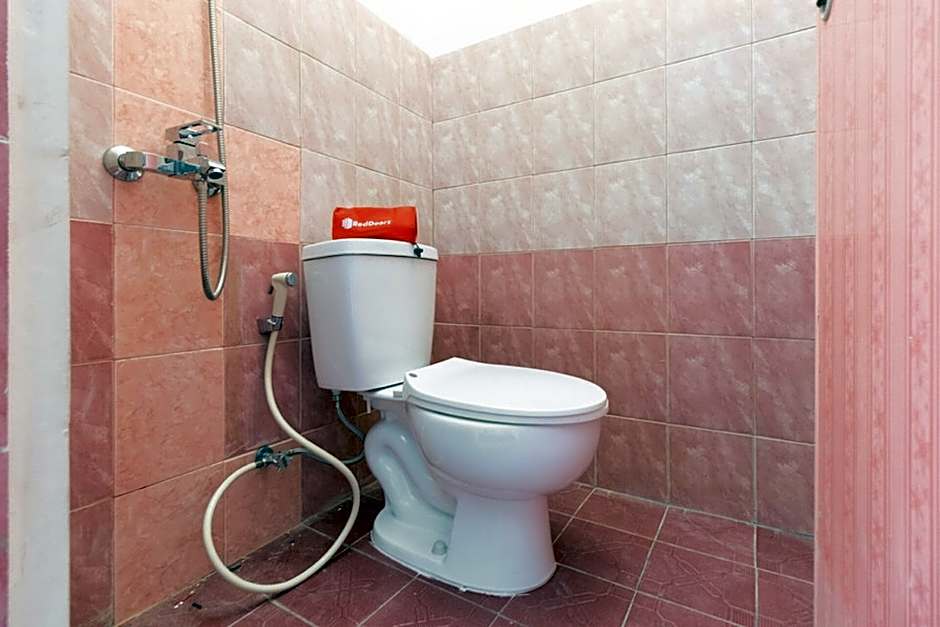 RedDoorz @ Jalan Dr Mansyur Medan 2