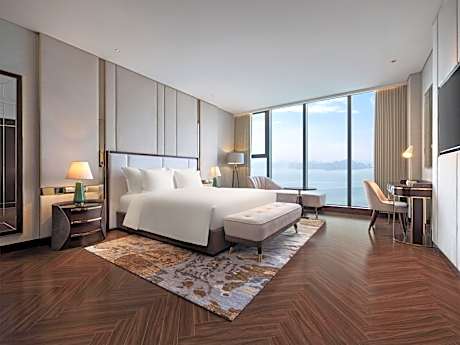 One-Bedroom Suite with Bay View