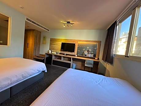 Quadruple Room with Private Bathroom