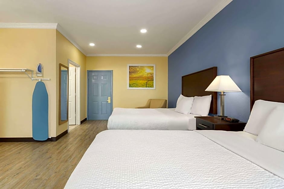 Days Inn & Suites by Wyndham Ft. Worth DFW Airport South