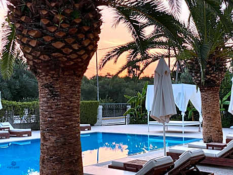 Captain's Studios & Apartments