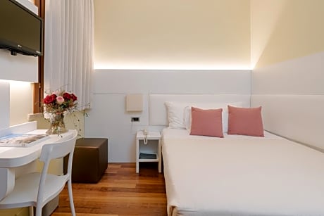 Single Room with French Bed