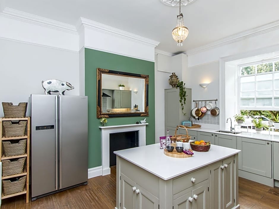 3 Berkeley Square Guesthouse