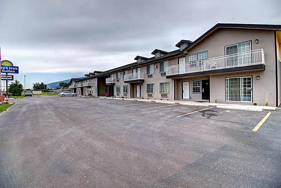 Days Inn & Suites by Wyndham Lolo