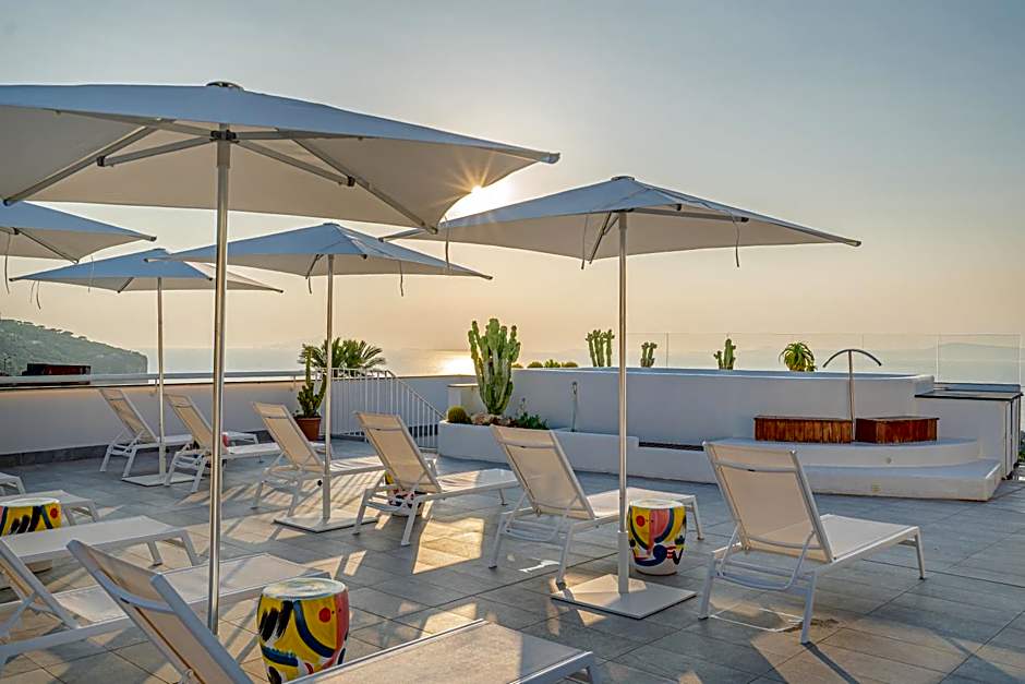 Domo 20 Hotel & Rooftop