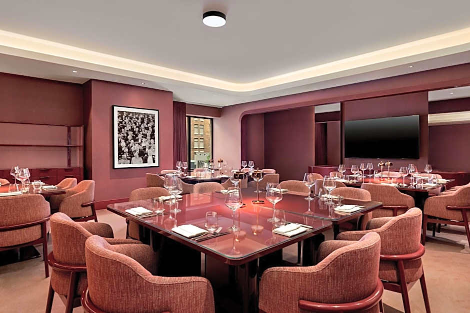 Revery Toronto Downtown, Curio Collection by Hilton