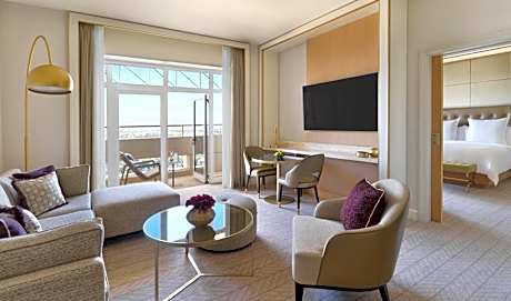 Deluxe Executive Suite