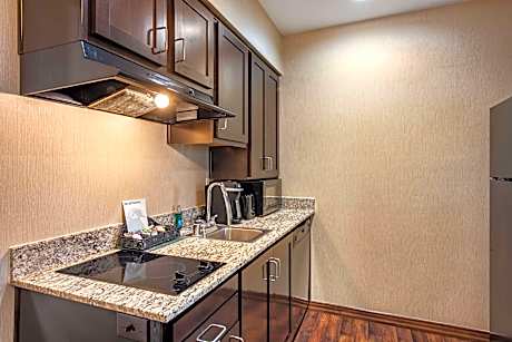 King Studio Suite - Hearing Access/Non-Smoking