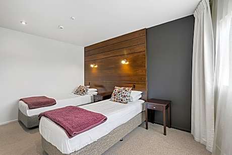 Two Bedroom Apartment (Upstairs)