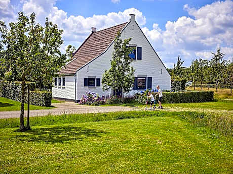 Farmhouse in Limburg with Sauna & Whirlpool