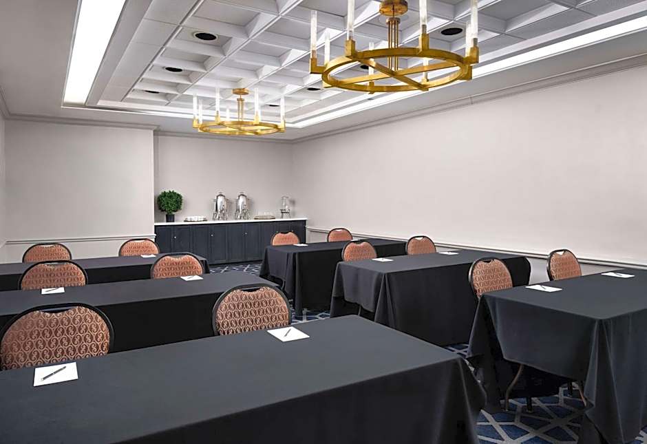 Hotel Phillips Kansas City Curio Collection by Hilton