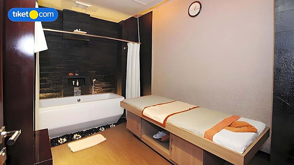 Java Paragon Hotel & Residences