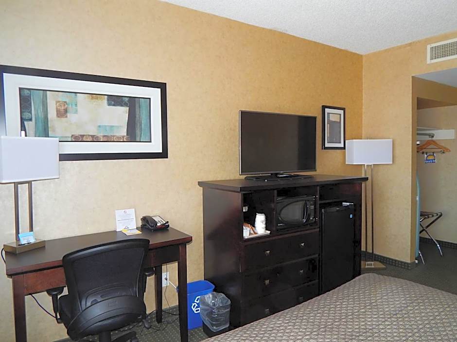 Days Inn & Conference Centre by Wyndham Cranbrook