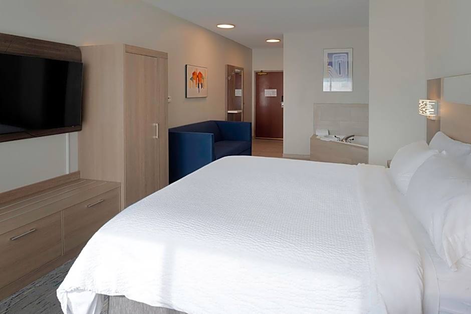 Holiday Inn Express Hotel & Suites Fort Atkinson By IHG