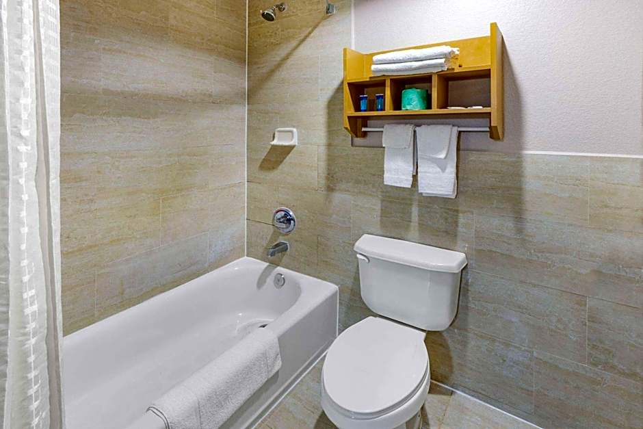 Super 8 by Wyndham League City/Kemah Area