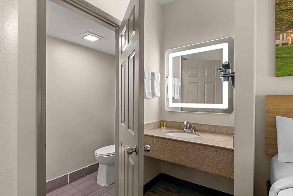 Days Inn by Wyndham McDonough