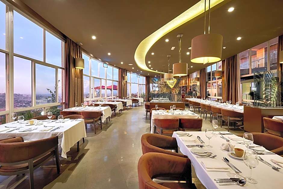 Protea Hotel by Marriott Kampala Skyz