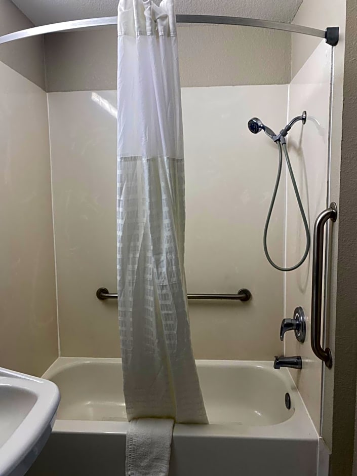 Days Inn by Wyndham Lake City I-10