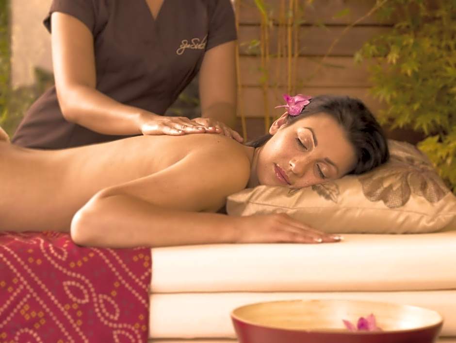 Westport Plaza Hotel, Spa & Leisure