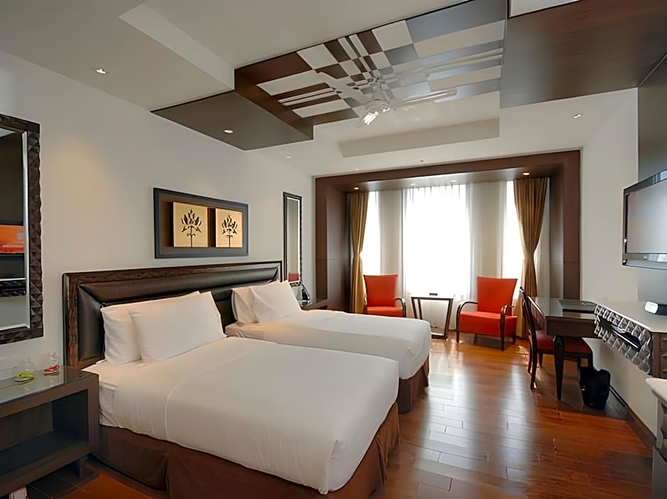 Mayfair Convention Hotel