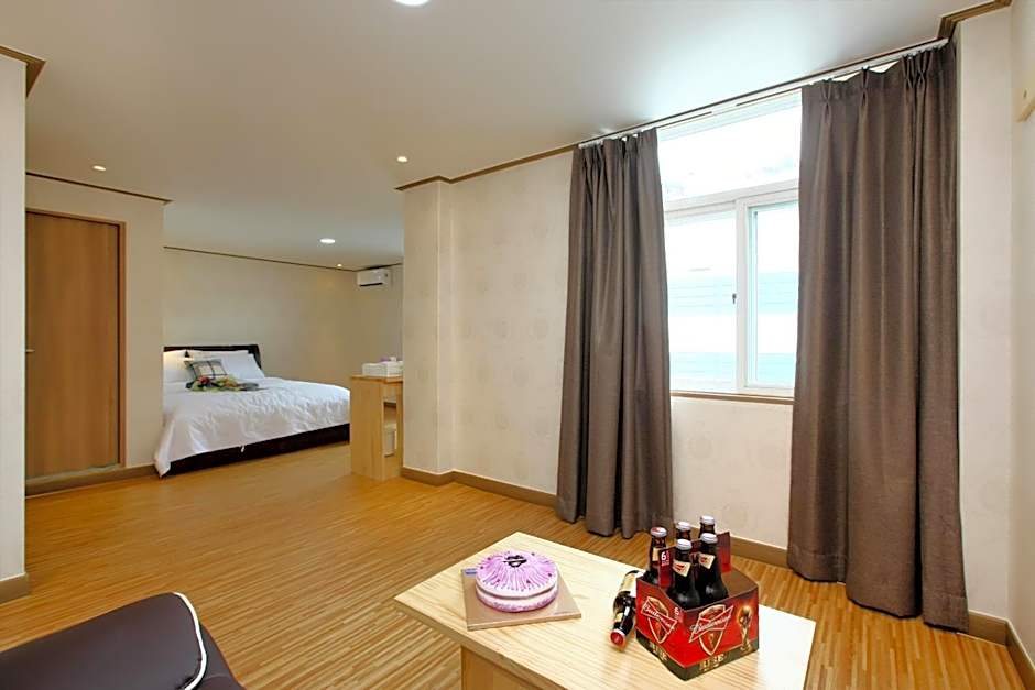 Traum Hotel & Condo