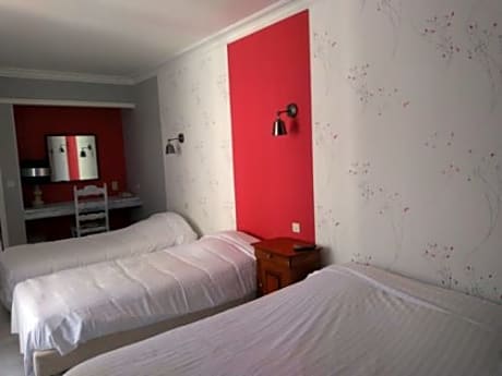 Quadruple Room with Street View