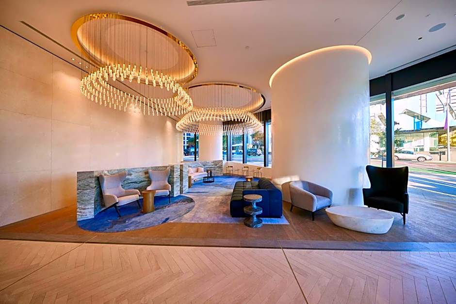 Luxury 1BR in Brisbane City River Firework View