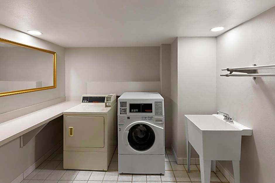 Days Inn by Wyndham Tulsa Central