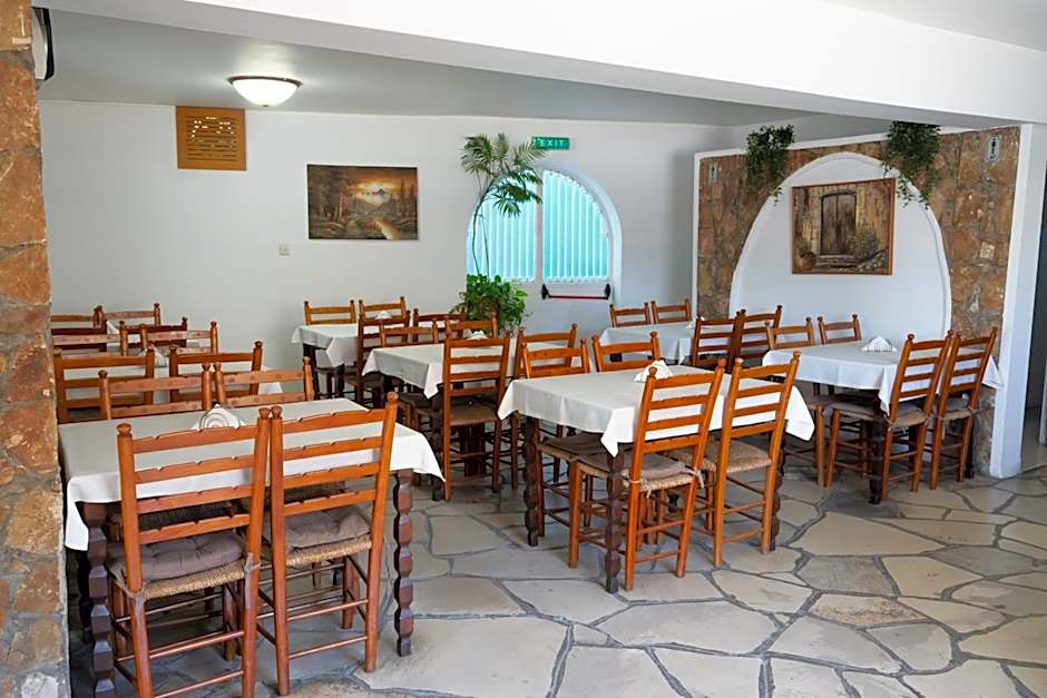 Le Village Hotel