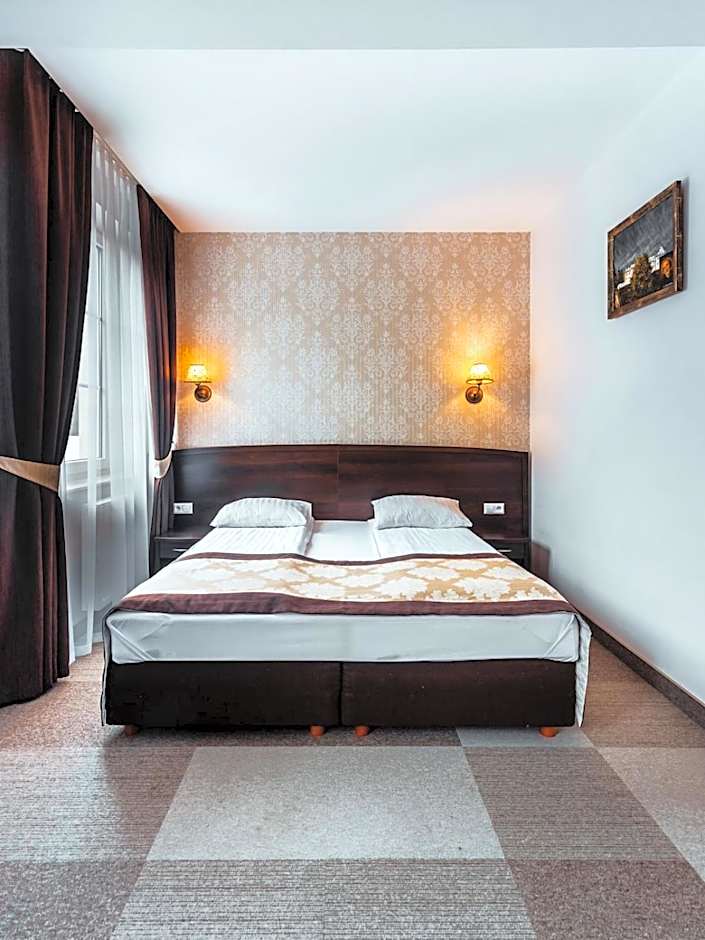 Photo 1 of 4 of Double Room