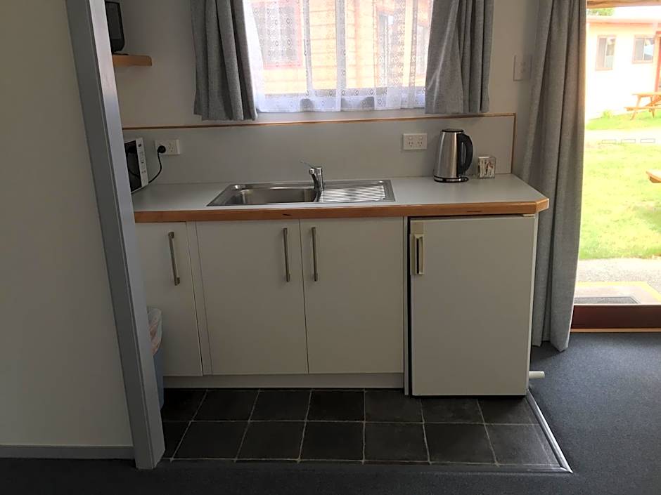 Regatta Point Tavern & Holiday Villas