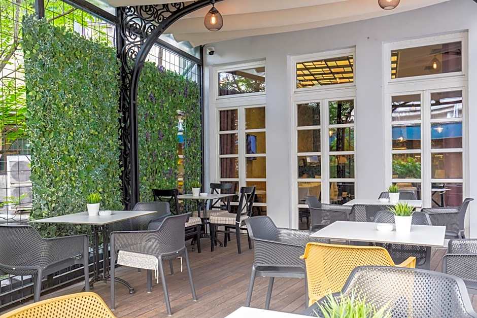 Public House Hotel