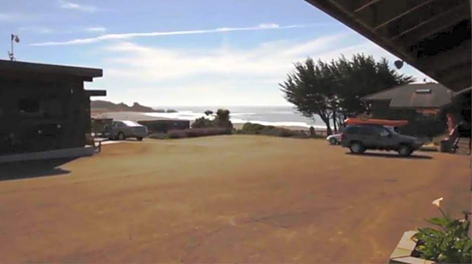 Gualala Surf Inn on the ocean bluff