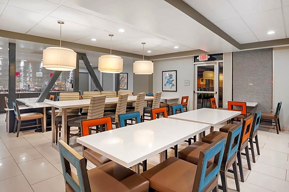 Best Western Plus Commerce Hotel