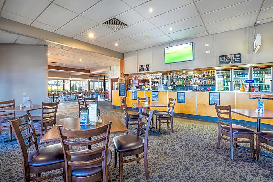 Nightcap at Riverside Hotel