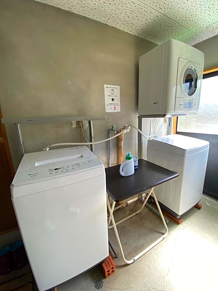 Hütte Jil Shirakabako at 1,400m