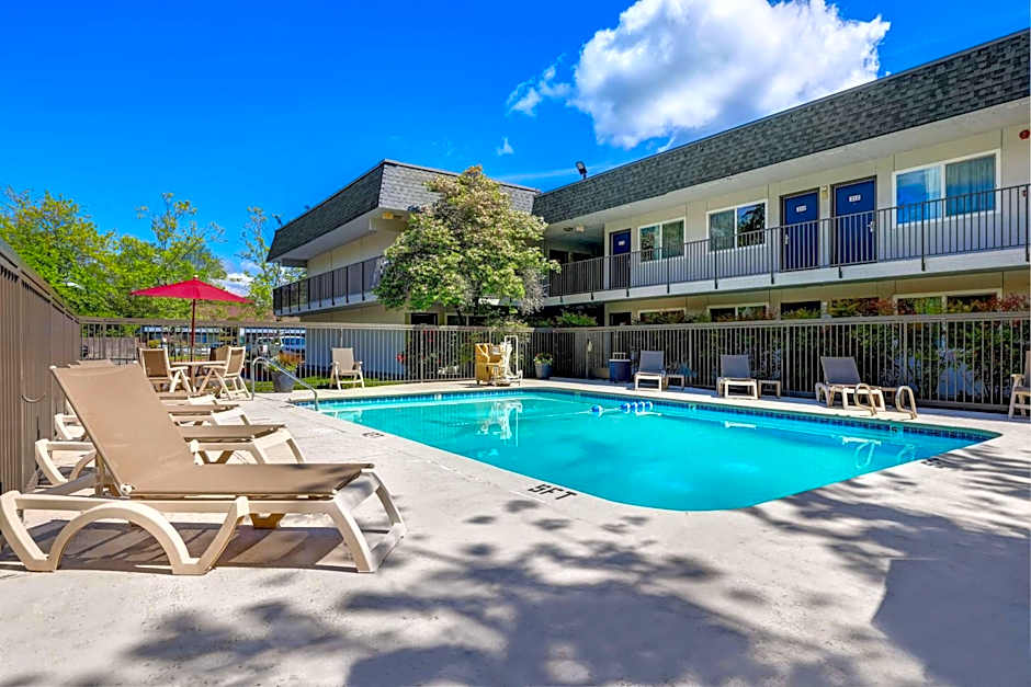 Motel 6-Issaquah, WA - Seattle - East