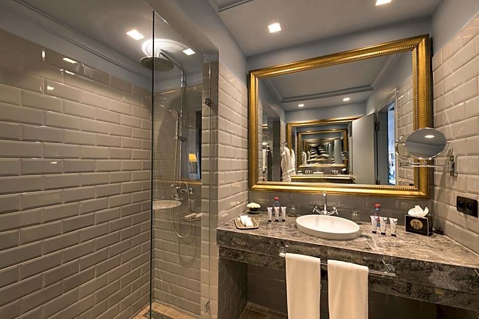 GRAND MOGADOR MENARA