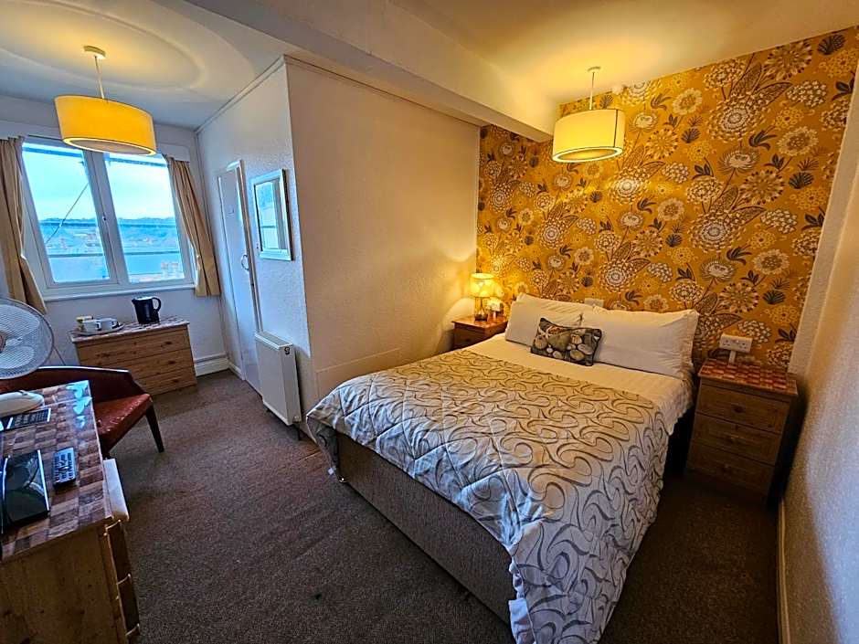 Rivelyn Hotel Bar & Restaurant