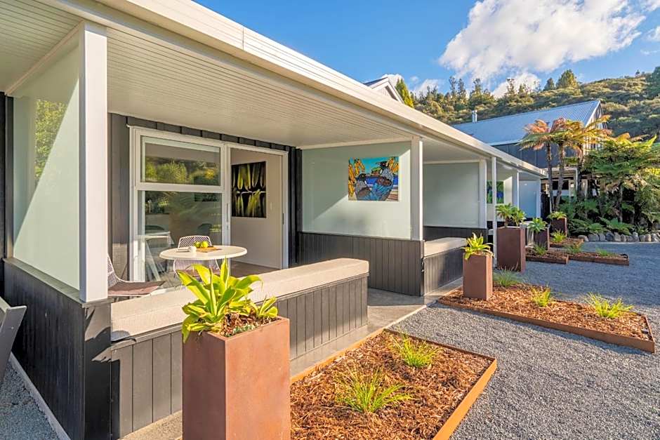 Wairua Lodge - Rainforest River Retreat