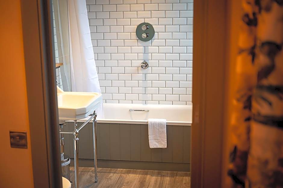 Riverside Hotel by Chef & Brewer Collection