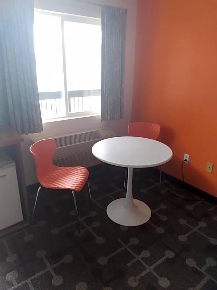 Howard Johnson by Wyndham Roseburg