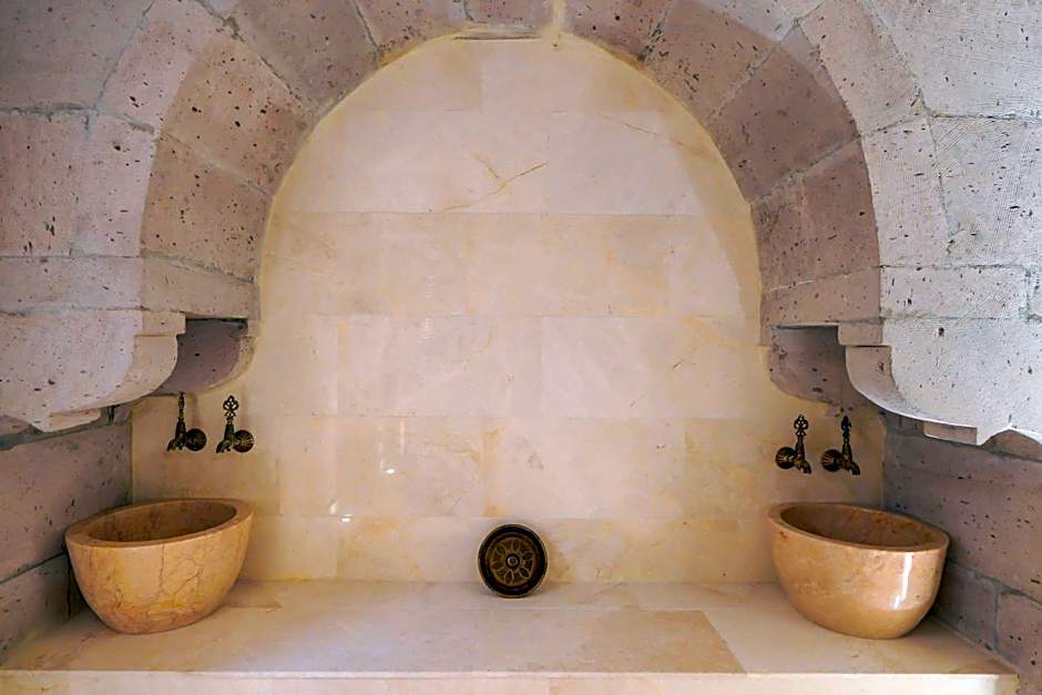Fairyland Cave Hotel