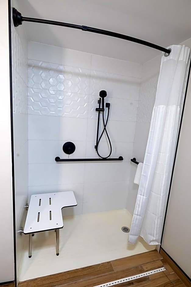 DoubleTree By Hilton Tinton Falls Eatontown