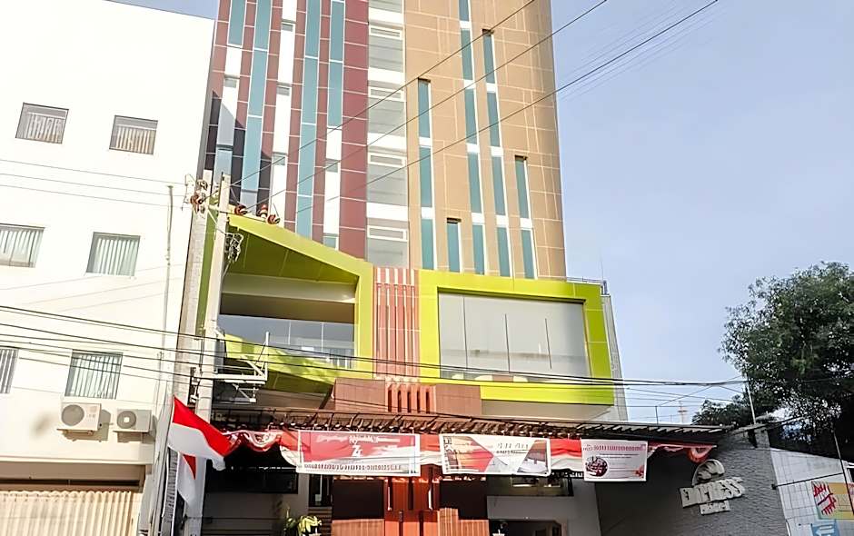 Empress Hotel Makassar City Center by LIFE