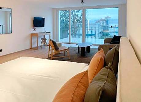 One-Bedroom Apartment with Balcony