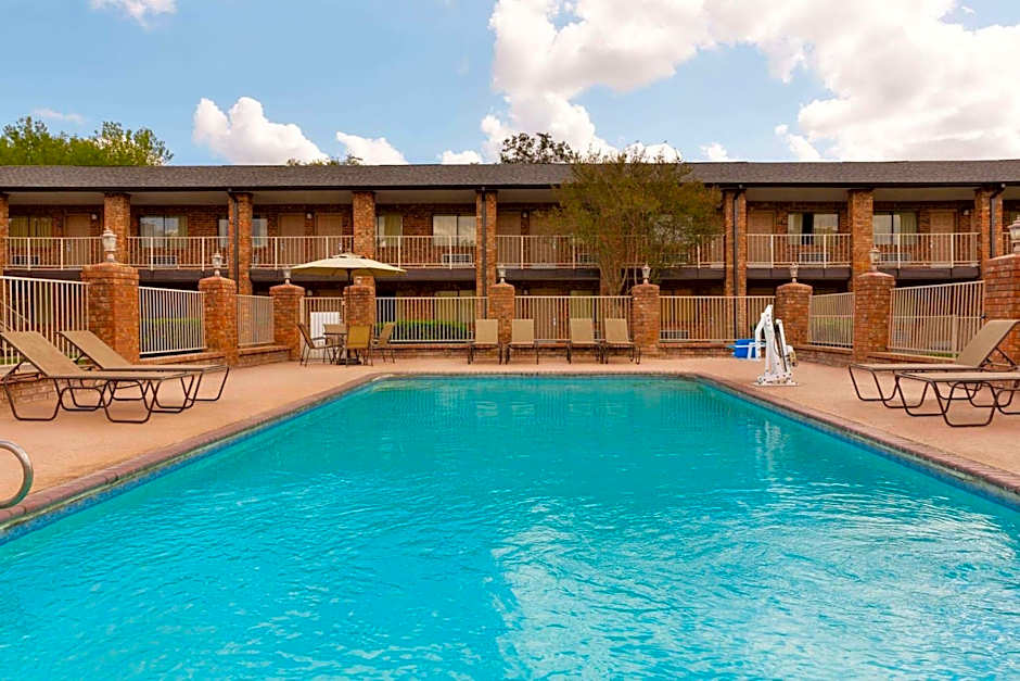 Super 8 by Wyndham Universal City