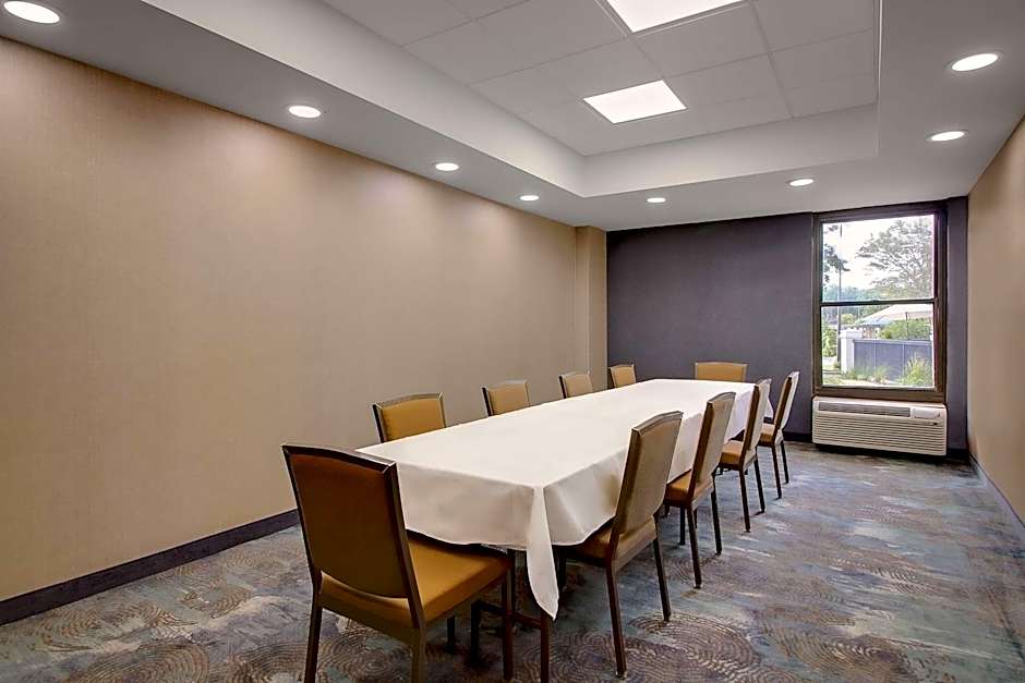 Hampton Inn By Hilton Birmingham-Colonnade 280